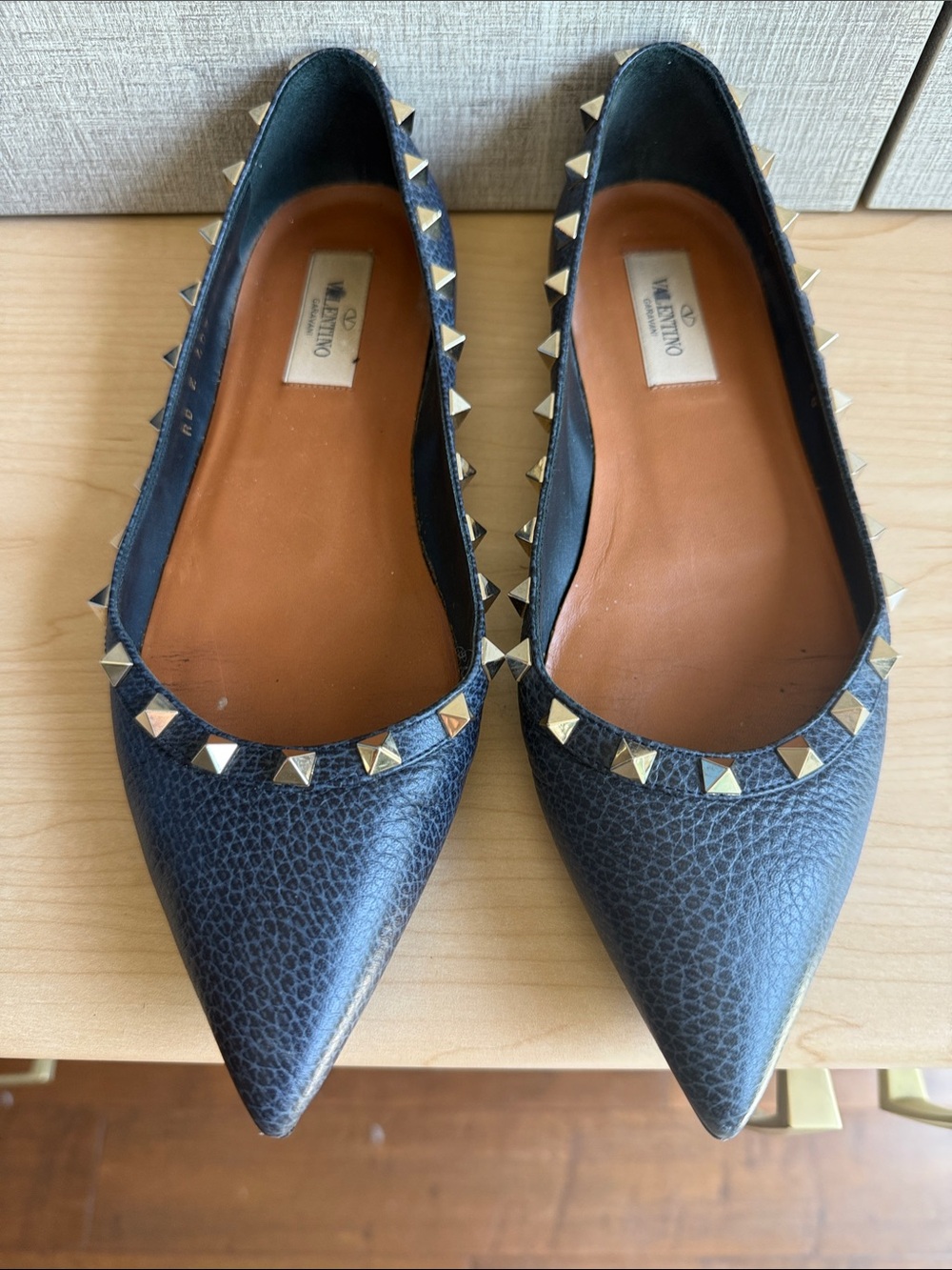 Valentino Garavani Navy pebbled Leather Pointed Rockstud Flats